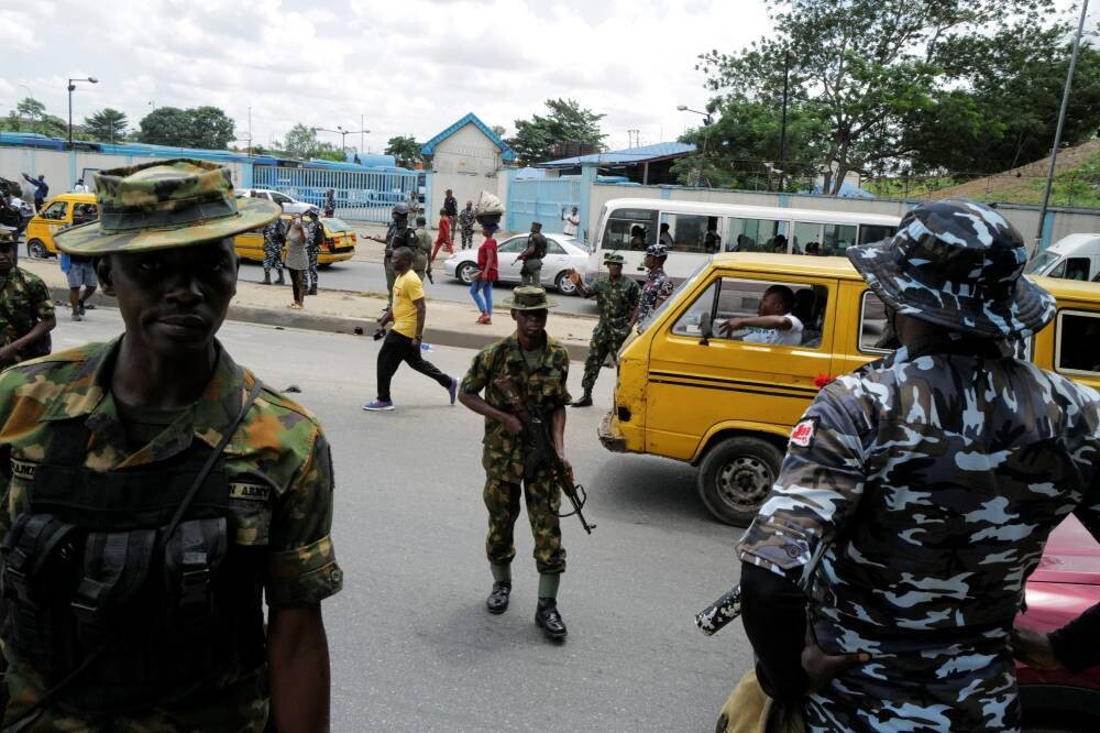 Президент Нигерии призывает прекратить протесты